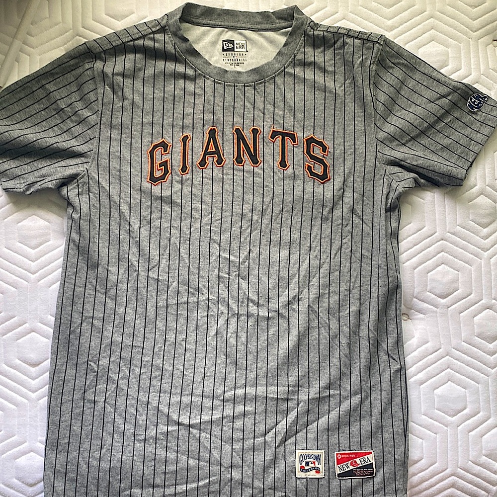 New Era SF Giants men’s baseball tee. 100% authentic.
